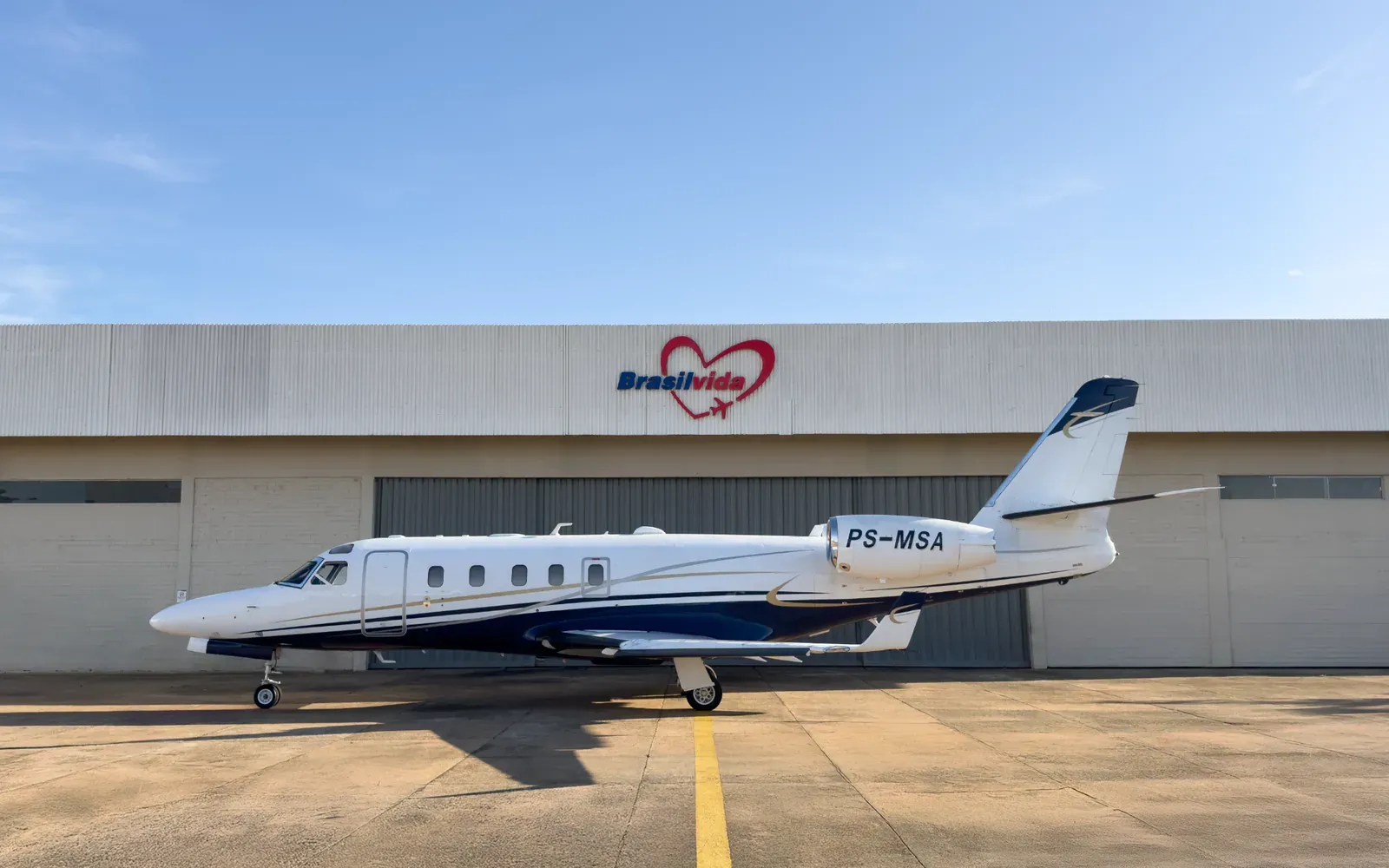 Gulfstream G100 parked in front of the Brasil Vida hangar
