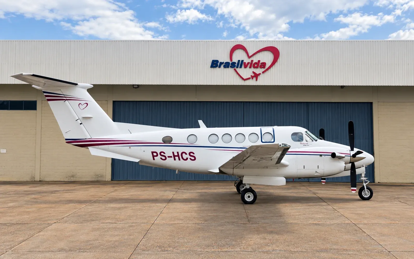 King Air 200 parked in front of the Brasil Vida hangar