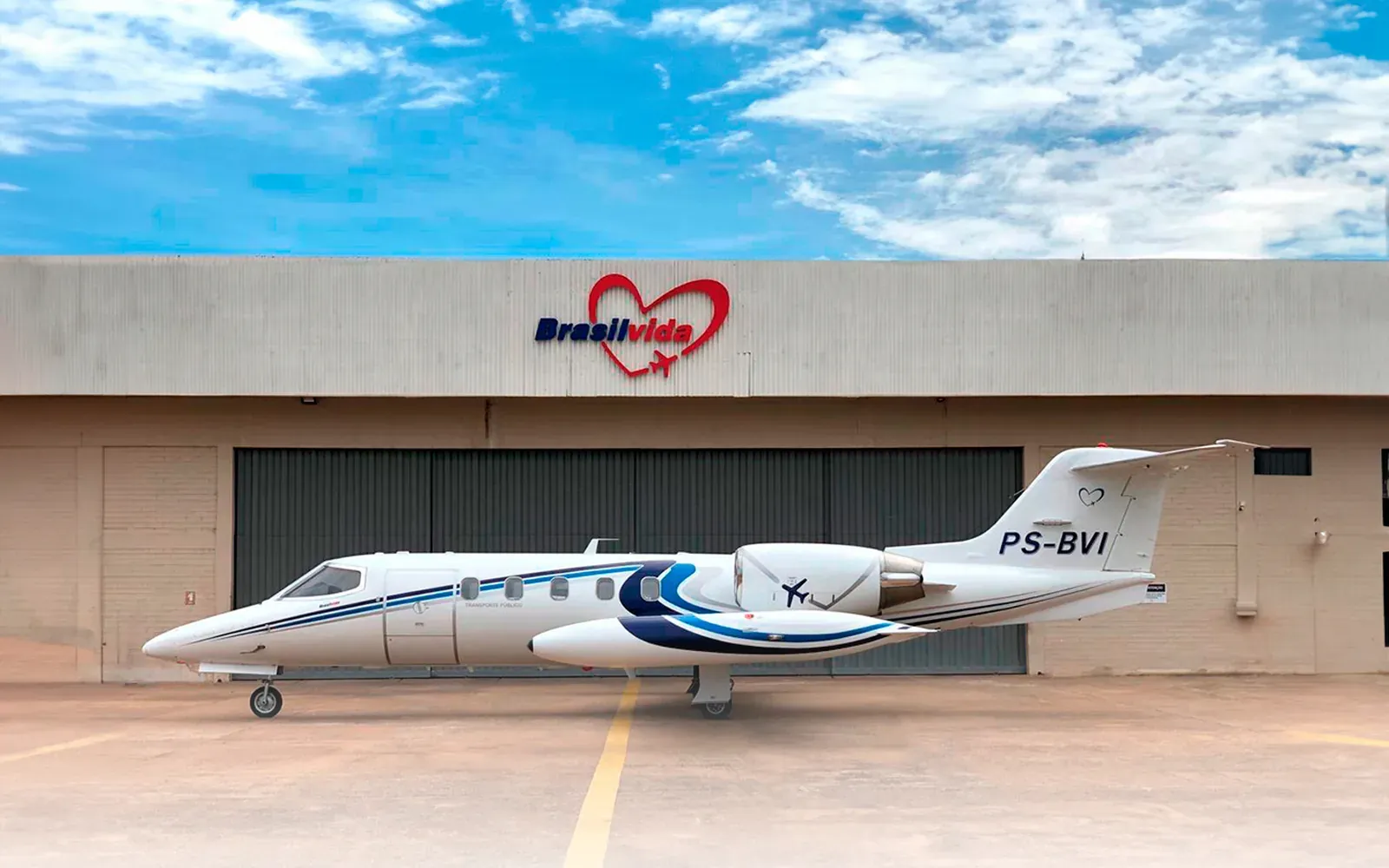 Learjet 35A parked in front of the Brasil Vida hangar