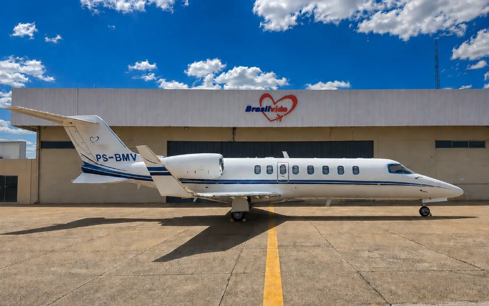 Learjet 45 parked in front of the Brasil Vida hangar