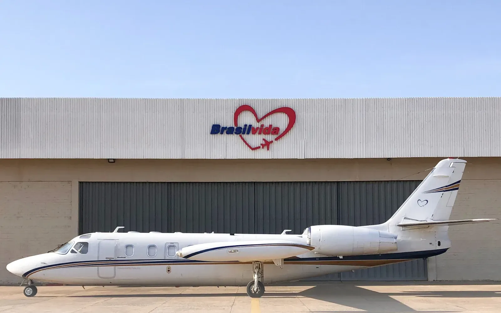 Westwind I parked in front of the Brasil Vida hangar