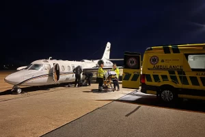 Avião de UTI aérea internacional