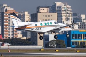 Aeronave decolando