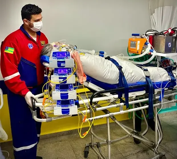 Brasil Vida realizando atendimento com ECMO