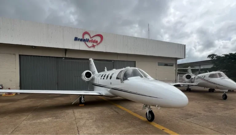 Aeronave citationjet3 em frente à sede da Brasil Vida